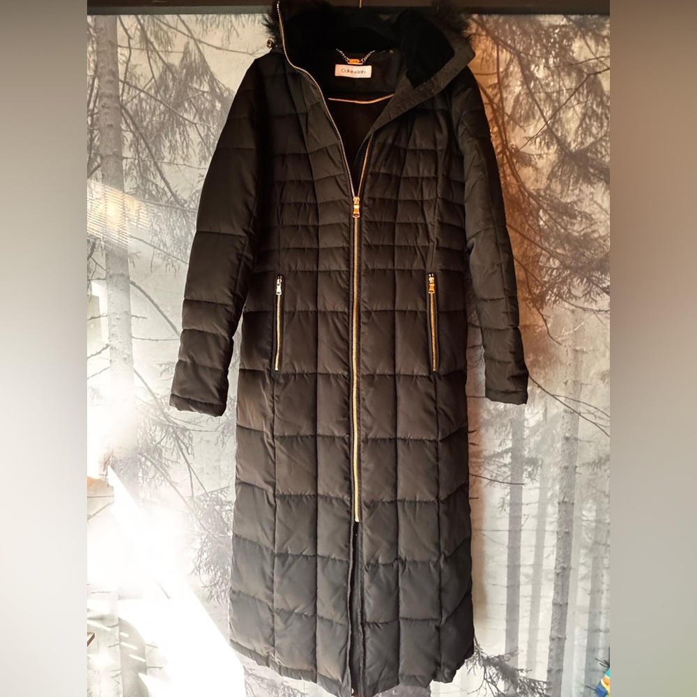 Calvin Klein Black Long Puffer Coat with Faux Fur and Gold Accents - LIKE NEW